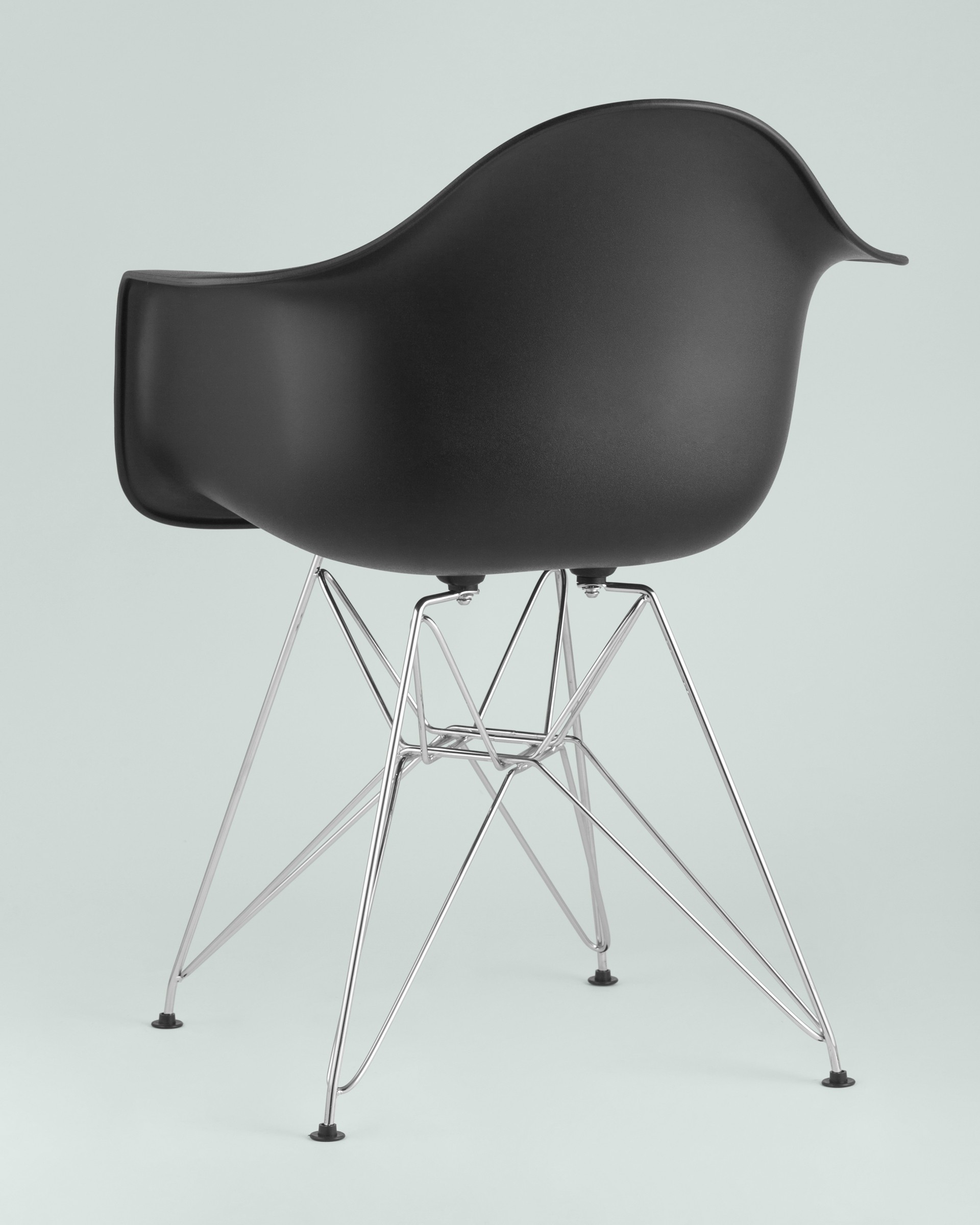 Stul_Eames_DAR_chernyj__5__Mint