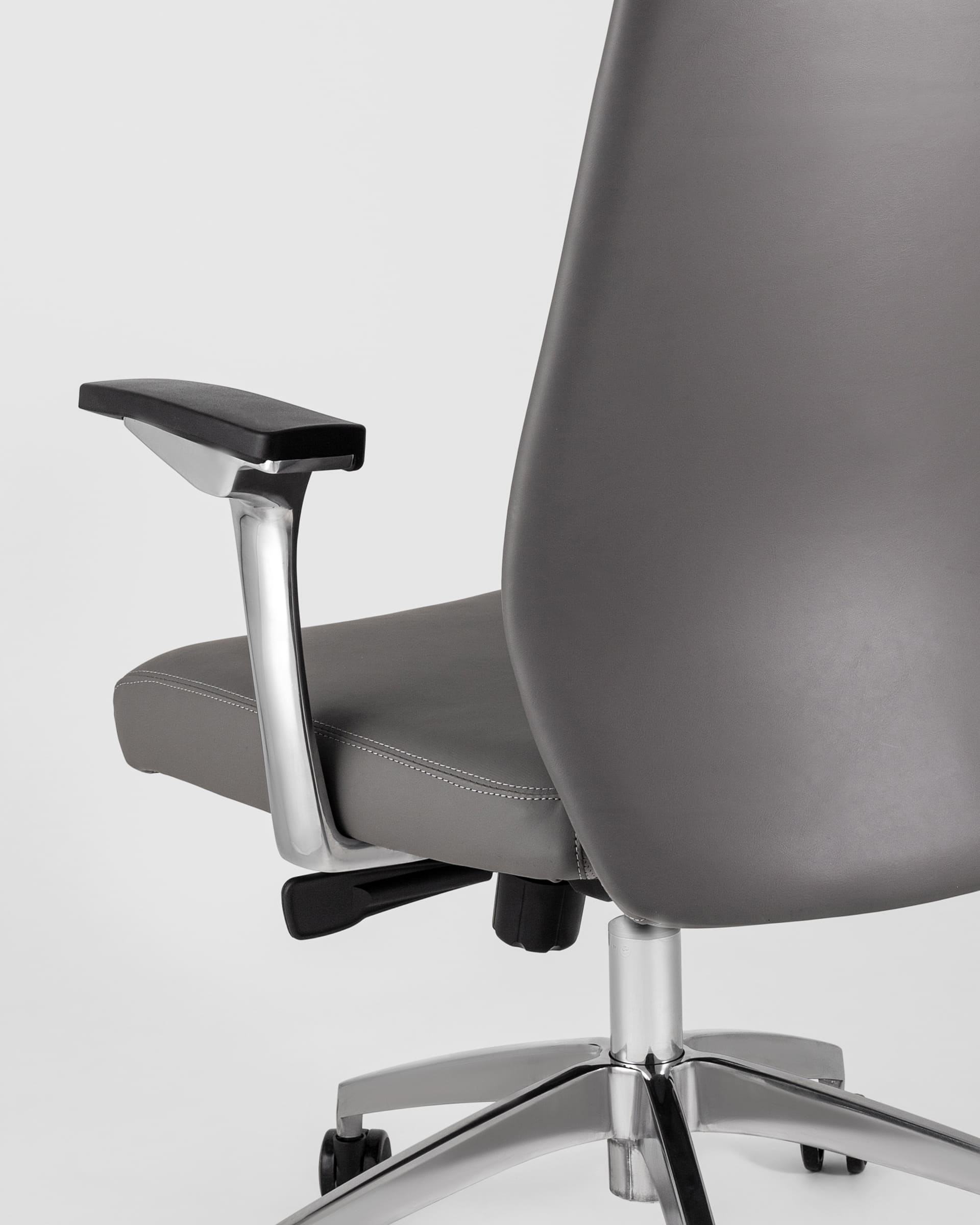 kreslo-rukovoditelya-topchairs-armor-seroe_Gray__6_