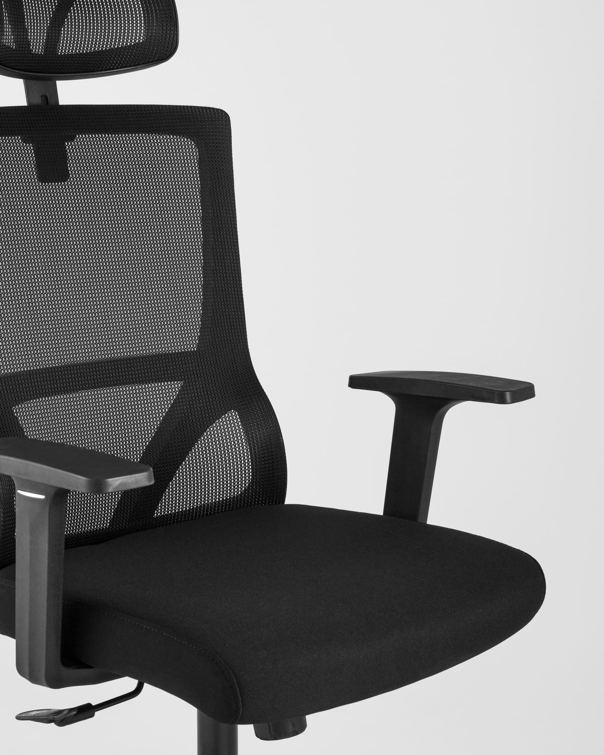 kreslo-rukovoditelya-topchairs-local-chernoe_Gray__7_