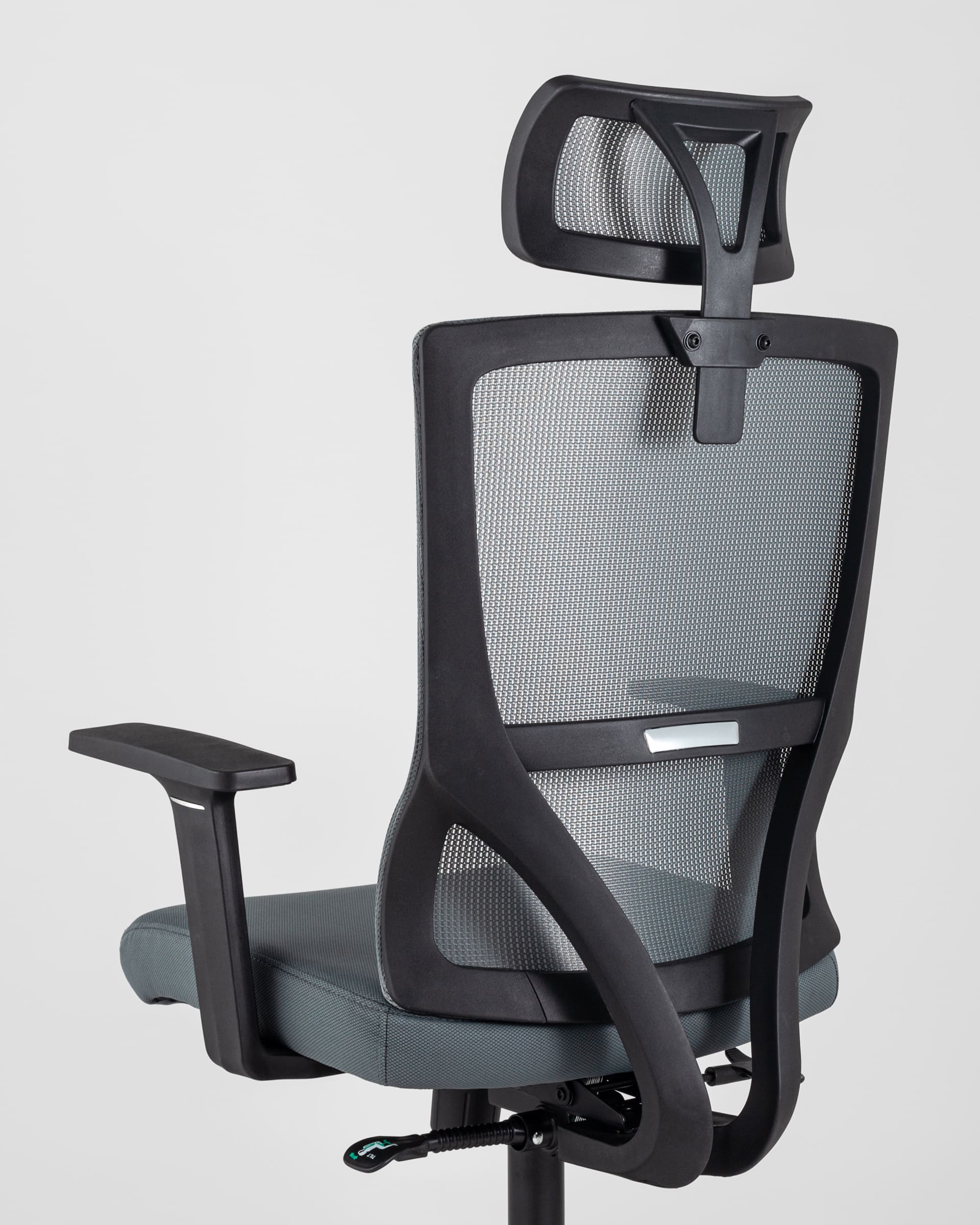 kreslo-rukovoditelya-topchairs-local-seroe_Gray__6_
