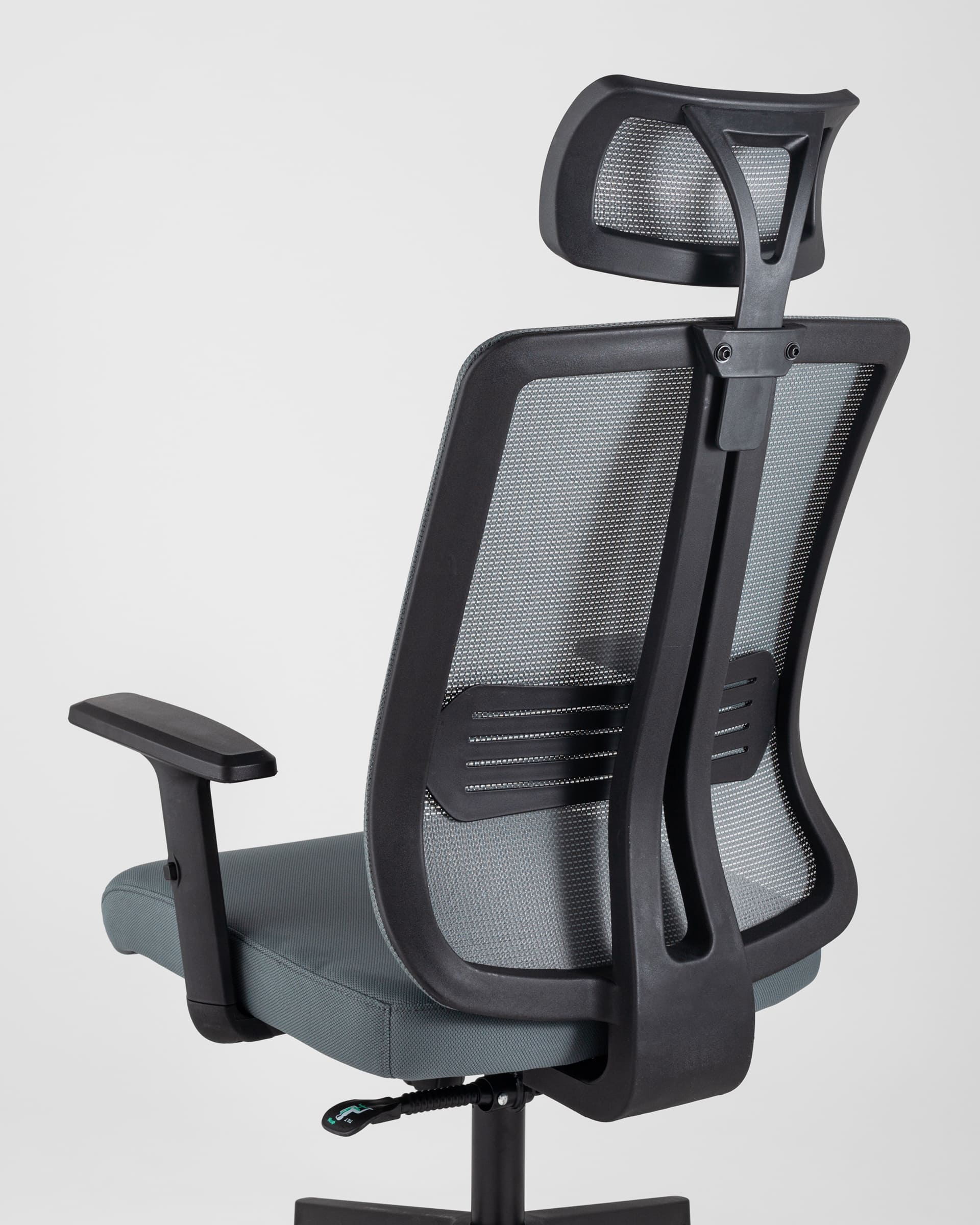 kreslo-rukovoditelya-topchairs-post-seroe_Gray__6_
