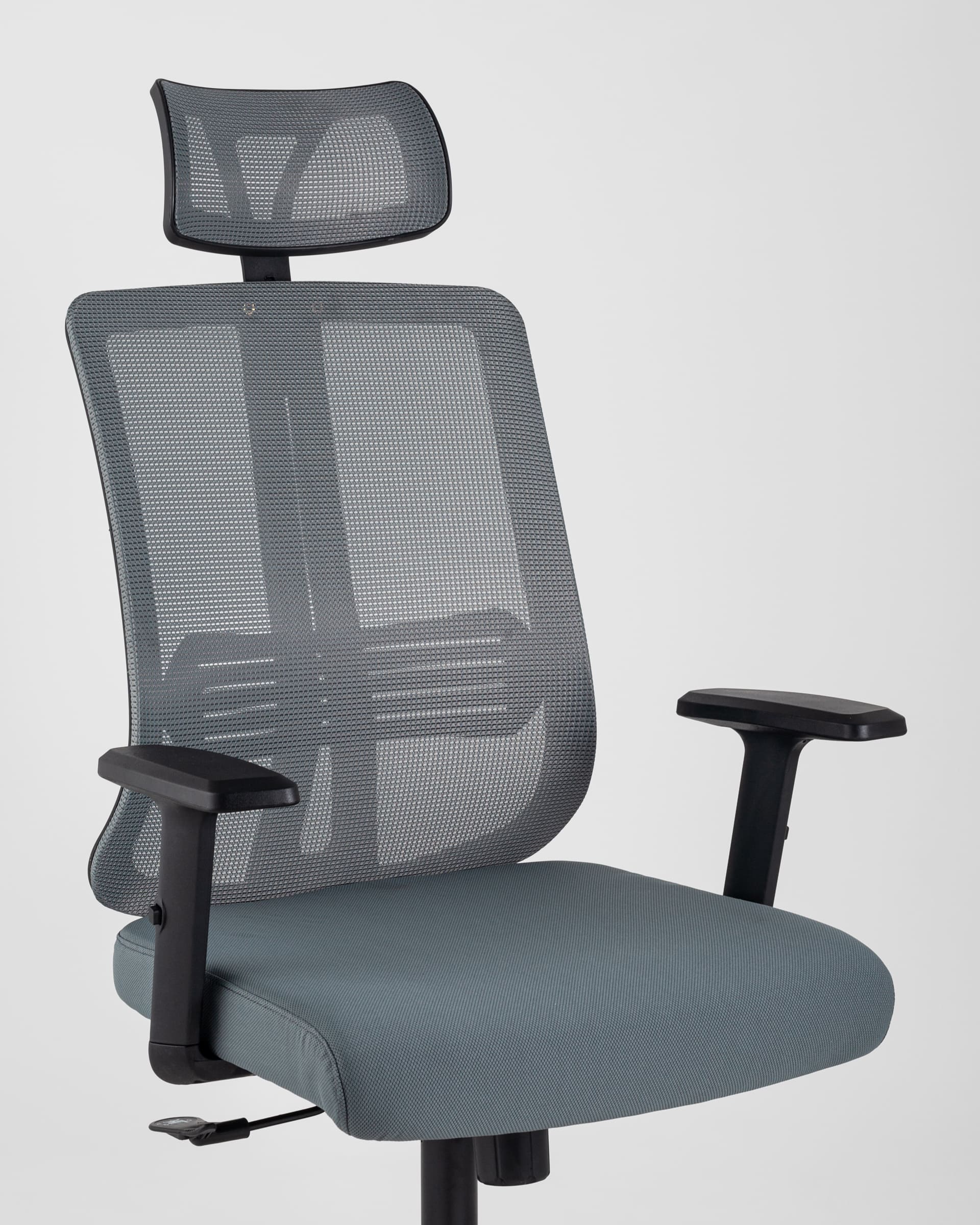kreslo-rukovoditelya-topchairs-post-seroe_Gray__7_
