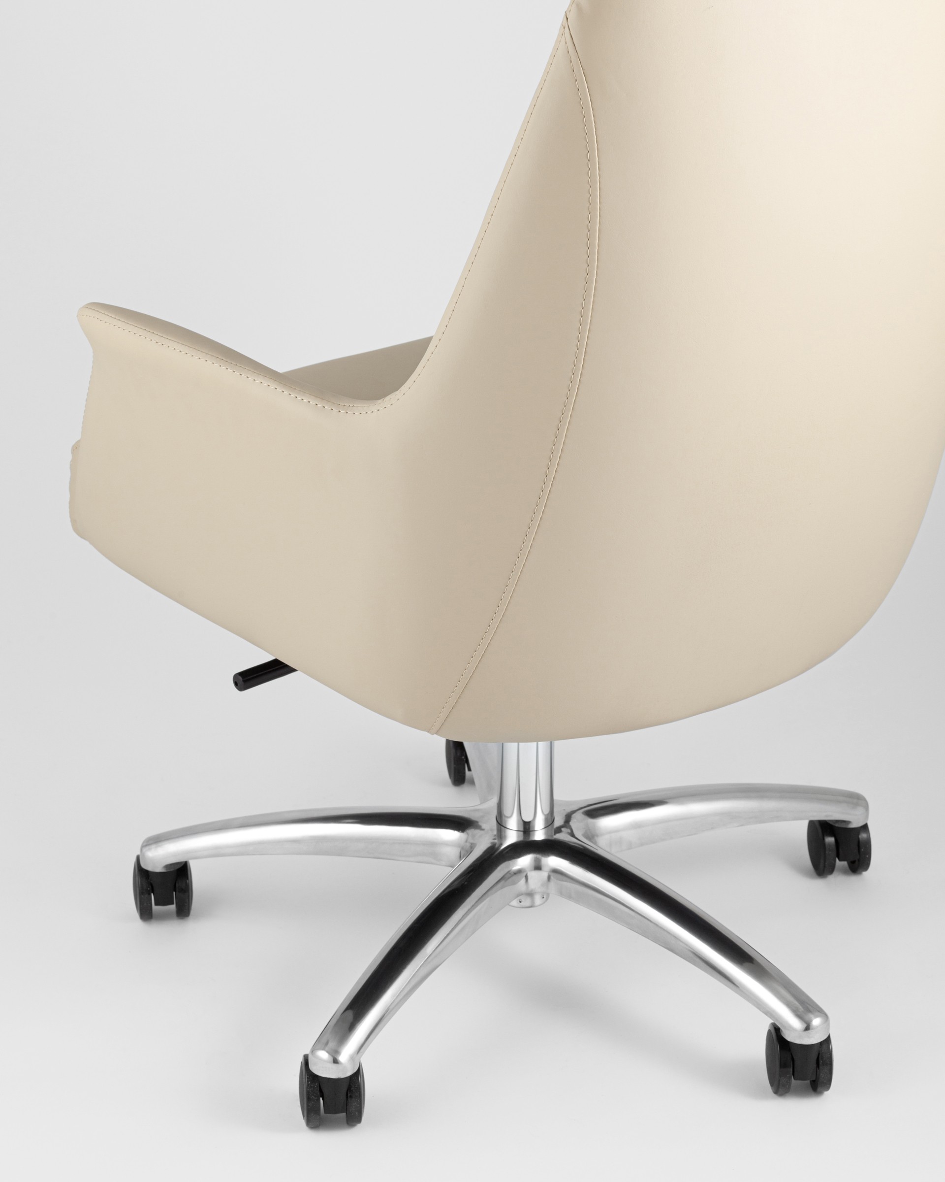 kreslo-rukovoditelya-topchairs-viking-bezhevoe__6_