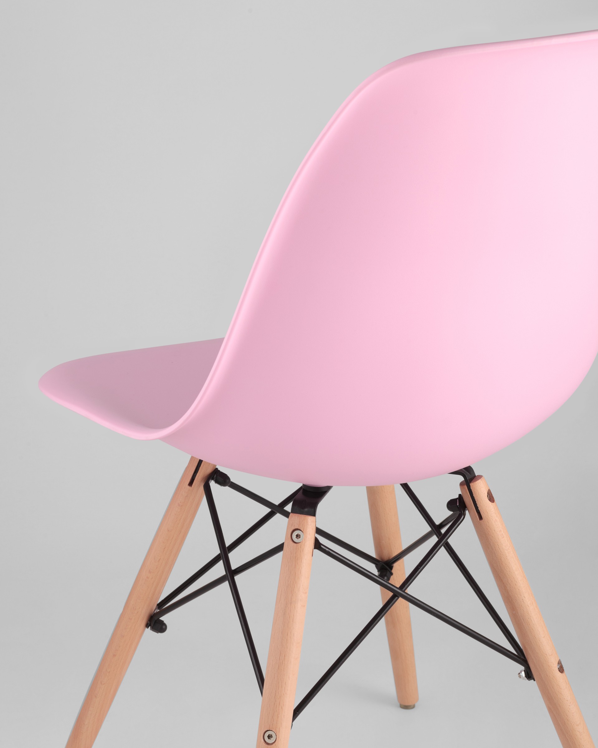 stul-eames-dsw-rozovyj__6_