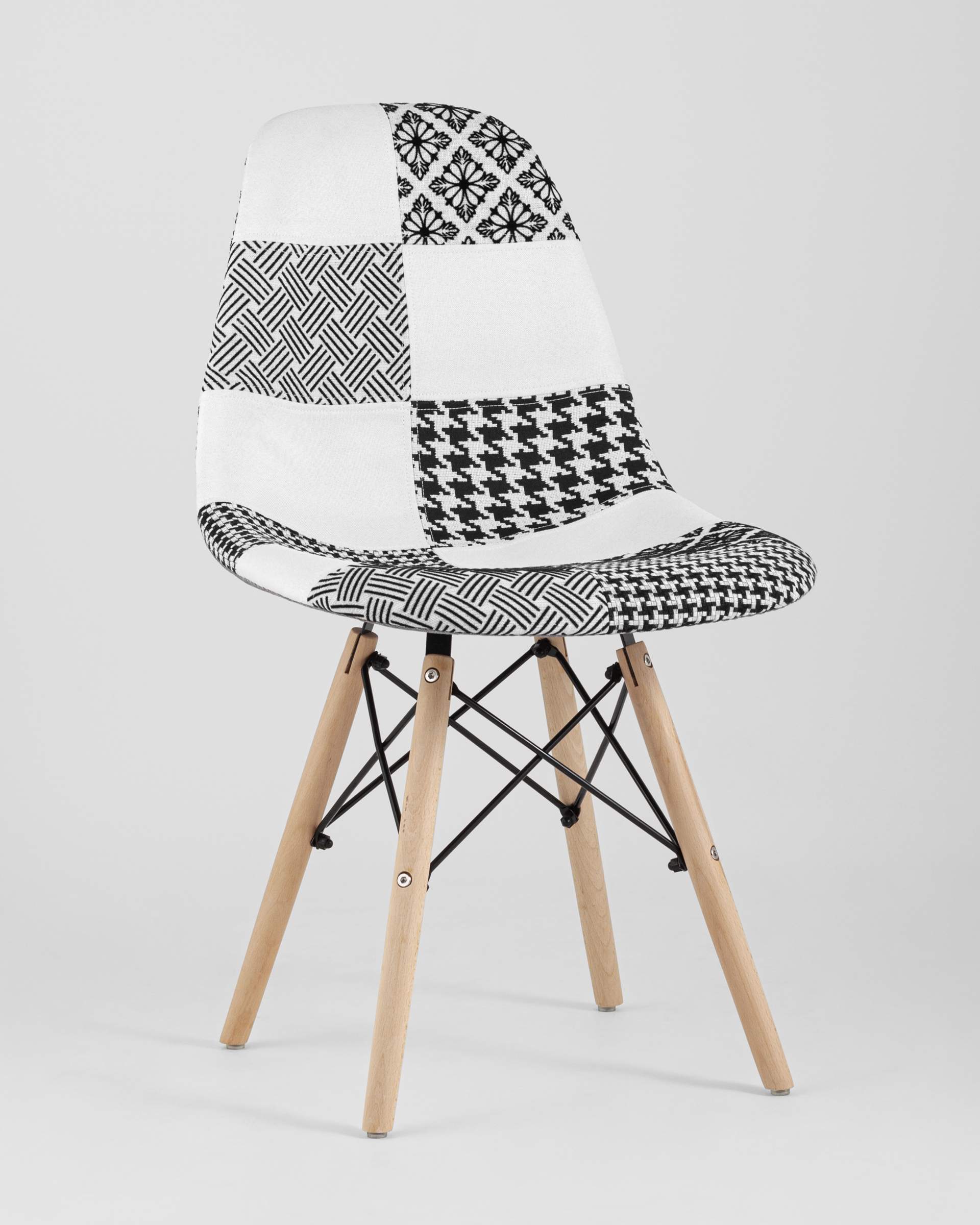 stul-eames-pehchvork-cherno-belyj_Gray