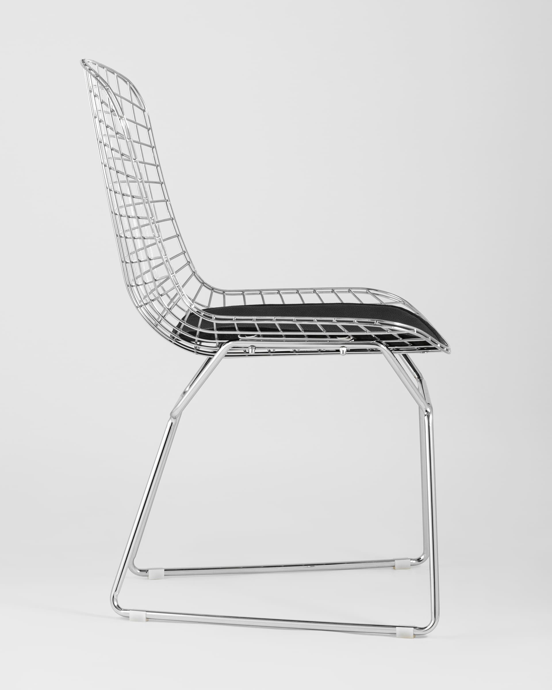 stul-obedennyj-bertoia-hromirovannyj-s-chernoj-podushkoj_Gray__2_