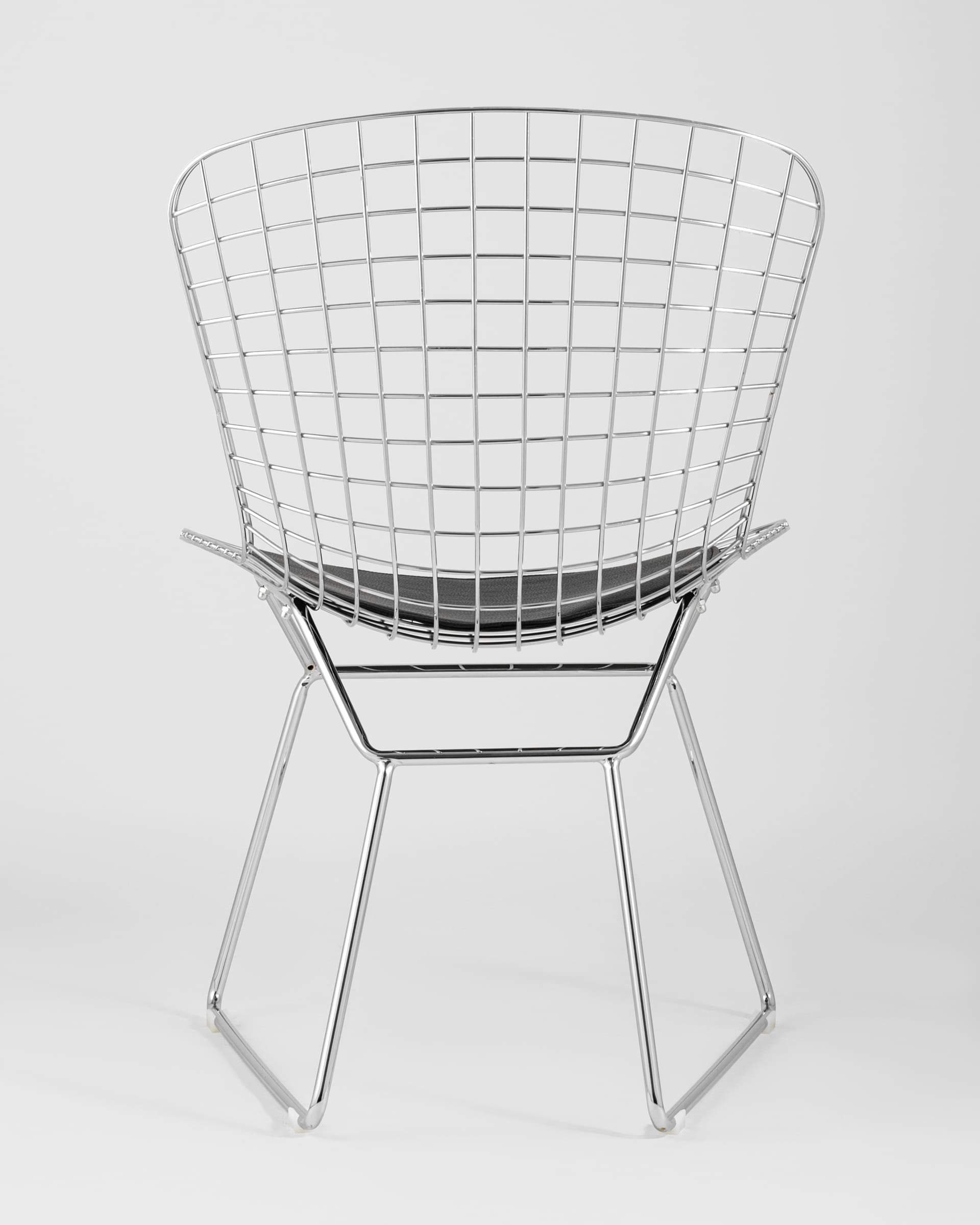 stul-obedennyj-bertoia-hromirovannyj-s-chernoj-podushkoj_Gray__3_